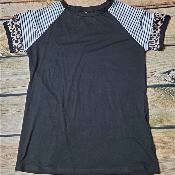 Tops - Women's size large black with cheetah t-shirt